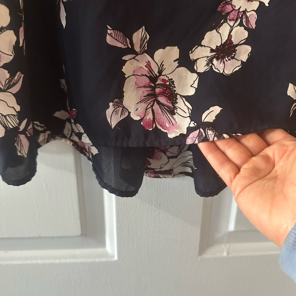 Torrid Georgette Floral Print Pleated Back Short Sleeve Blouse. Size 2x. - Picture 4 of 16